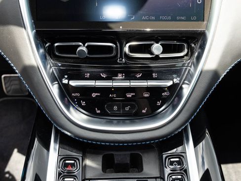 Used 2021 Aston Martin DBX AWD/4WD image 37