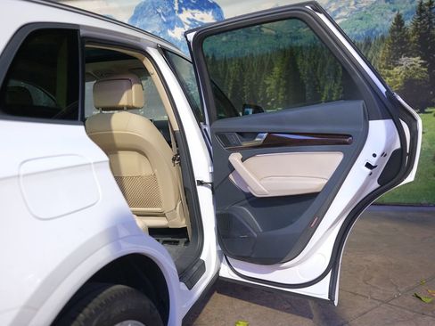 Used 2018 Audi Q5 2.0T Premium Plus w/ Premium Plus Package image 34