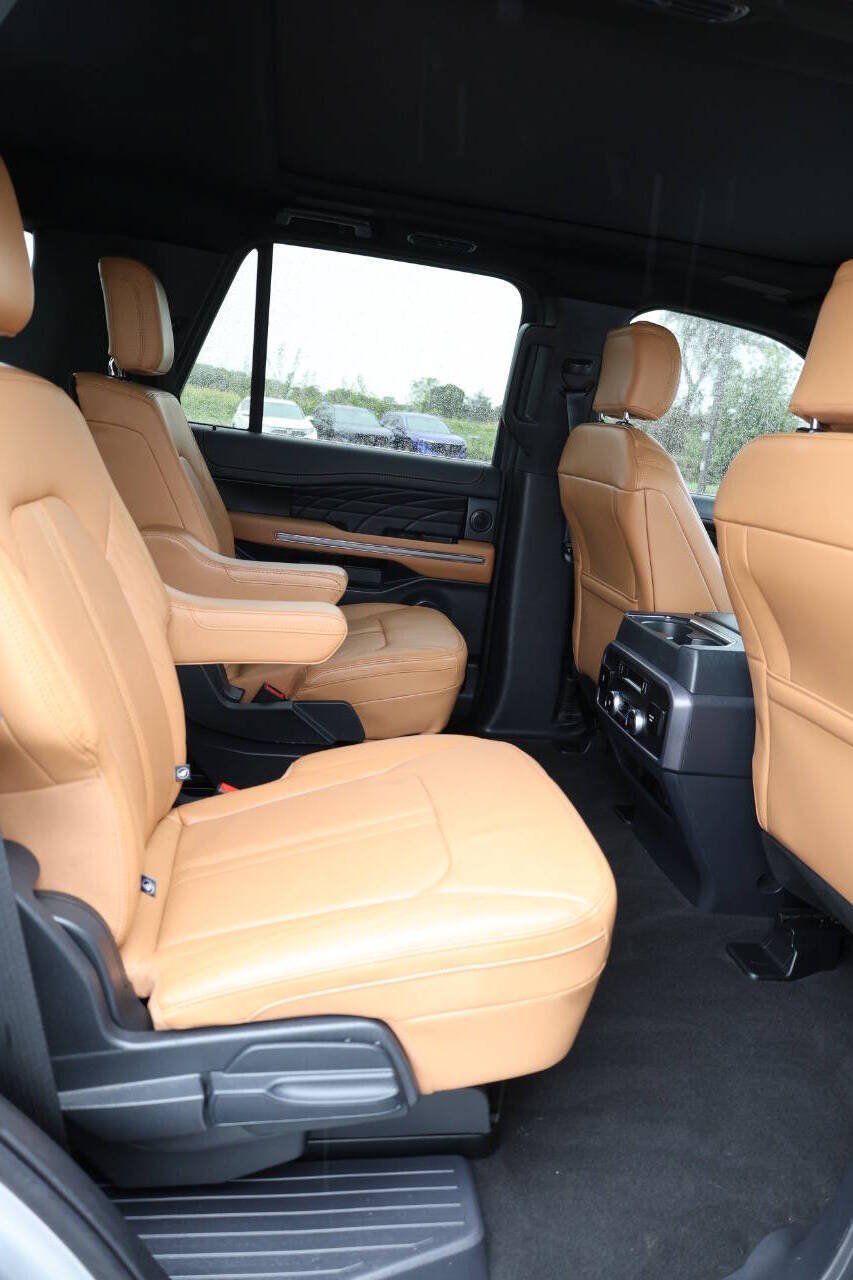 Used 2023 Ford Expedition Platinum AWD/4WD image 16
