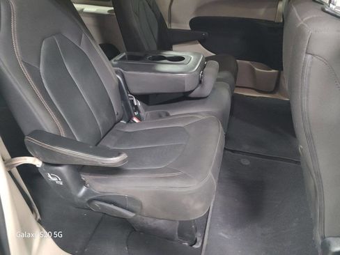 Used 2017 Chrysler Pacifica LX image 18