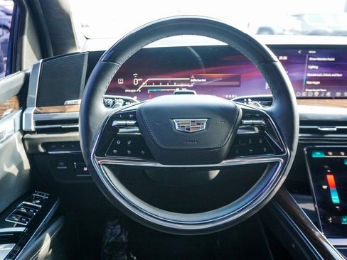 Used 2025 Cadillac Escalade ESV Sport Platinum image 17