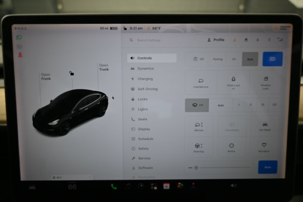 Used 2018 Tesla Model 3 Long Range RWD image 11