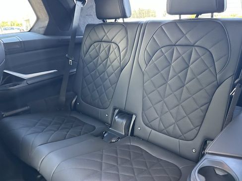 Used 2024 BMW X7 xDrive40i w/ M Sport Package AWD/4WD image 16