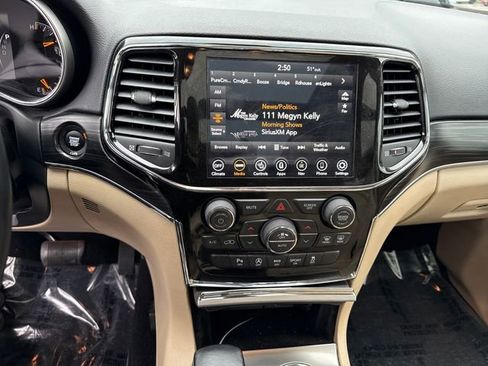 Used 2021 Jeep Grand Cherokee Limited w/ Luxury Group II image 22