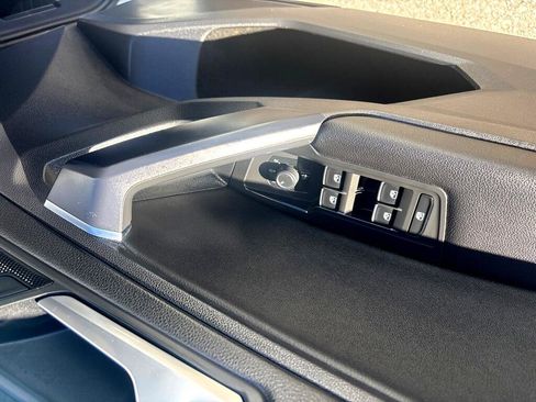 Used 2021 Volkswagen Tiguan SE w/ Panoramic Sunroof Package image 14