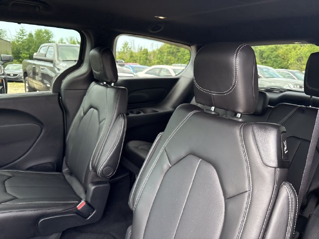 New 2027 Chrysler Pacifica Select AWD/4WD image 20