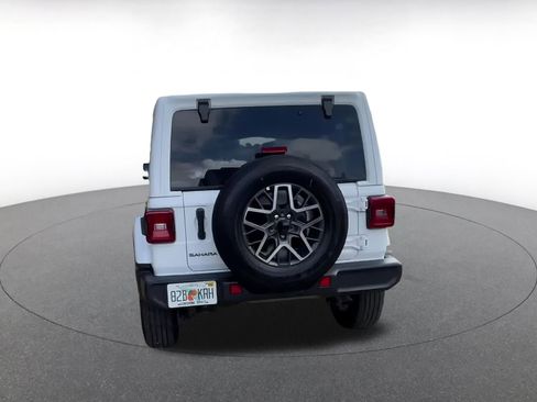 Used 2025 Jeep Wrangler Sahara image 11