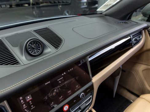 New 2026 Porsche Macan Turbo AWD/4WD image 36