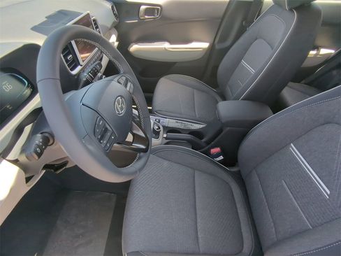 New 2025 Hyundai Venue Limited image 18