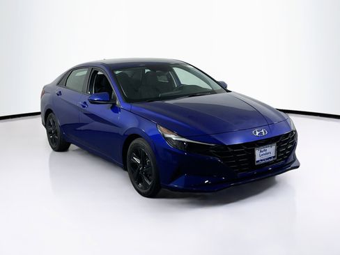 Used 2023 Hyundai Elantra SEL w/ Cargo Package image 3