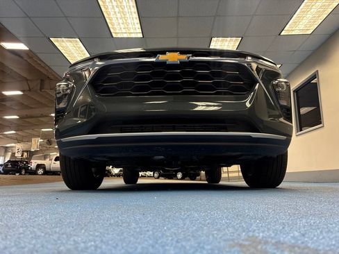 Certified 2025 Chevrolet Trax LT FWD image 13
