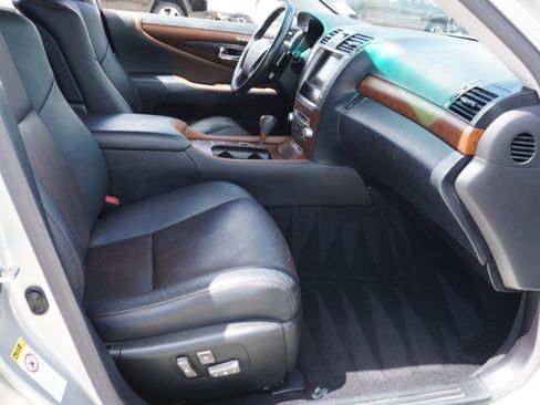 Used 2010 Lexus LS 460 w/ Sport Pkg RWD image 14