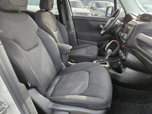 Used 2016 Jeep Renegade Latitude AWD/4WD image 29