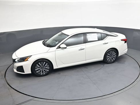 Used 2023 Nissan Altima 2.5 SV FWD image 39