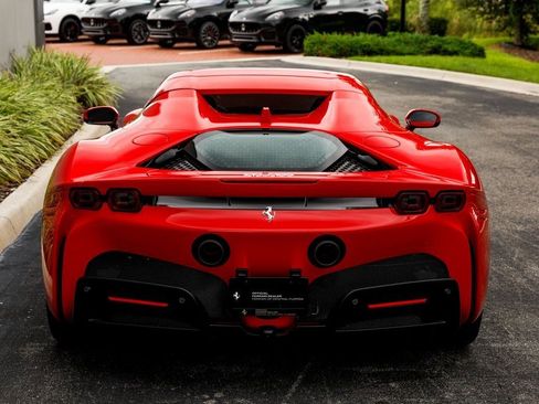 Used 2023 Ferrari SF90 Spider image 4