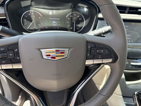 Certified 2025 Cadillac XT6 Premium Luxury w/ LPO, Floor Liner Package AWD/4WD image 30
