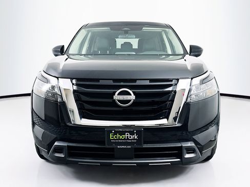 Used 2024 Nissan Pathfinder S image 2