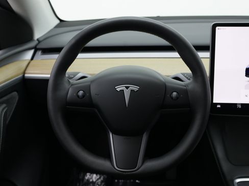 Used 2023 Tesla Model Y Long Range AWD/4WD image 31