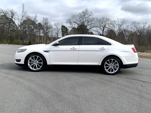 Used 2018 Ford Taurus Limited w/ Driver Assist Package image 4