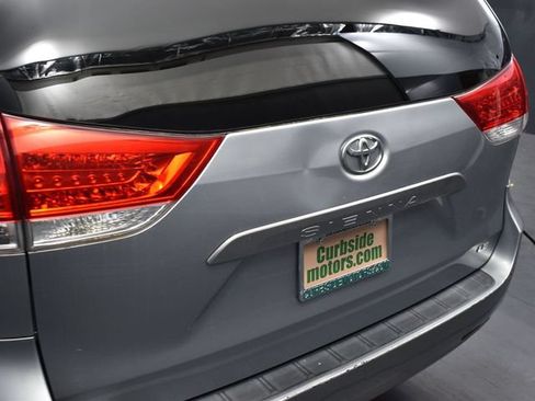 Used 2014 Toyota Sienna LE FWD image 24