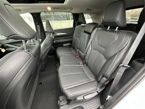 New 2026 INFINITI QX60 Luxe image 13
