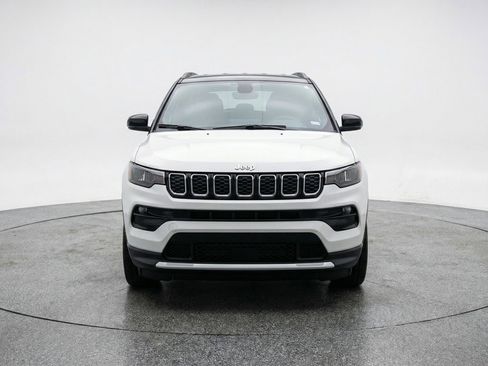 Used 2025 Jeep Compass Limited AWD/4WD image 2