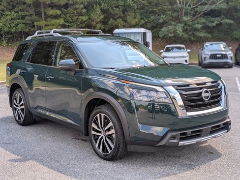 Used 2025 Nissan Pathfinder Platinum w/ Cargo Package FWD image 11