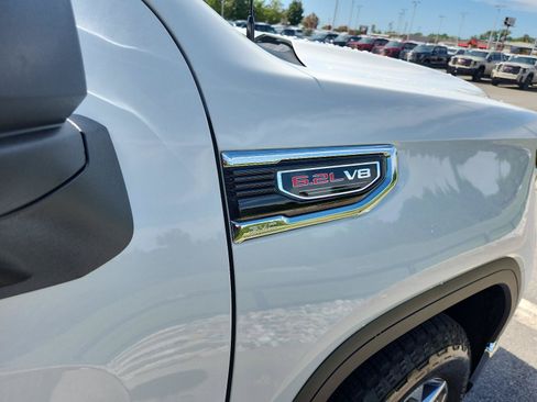 Used 2026 GMC Sierra 1500 SLT w/ SLT Premium Plus Package AWD/4WD image 9