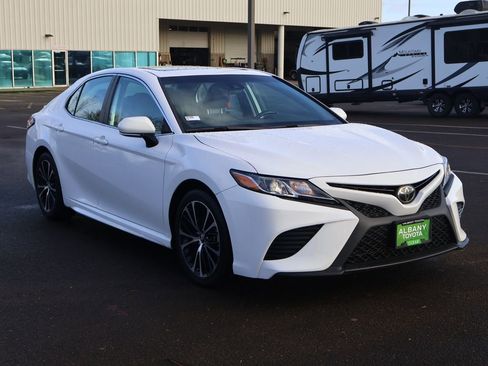 Used 2019 Toyota Camry SE image 9