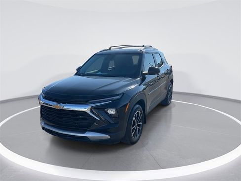 Used 2024 Chevrolet TrailBlazer LT w/ Driver Confidence Package image 3