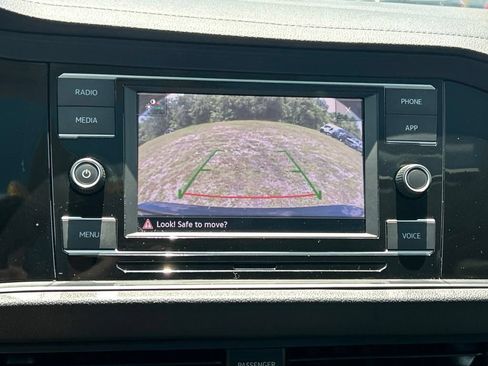 Used 2023 Volkswagen Jetta SE w/ Panoramic Sunroof Package FWD image 36