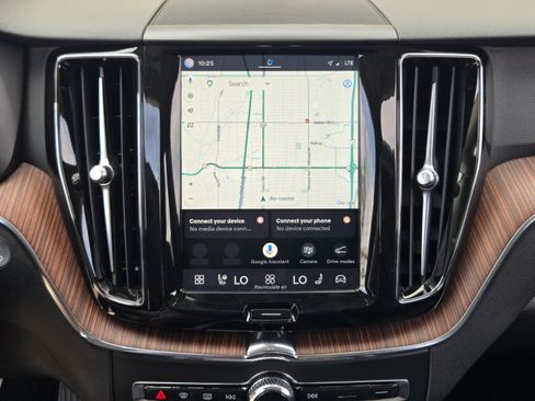 Used 2024 Volvo XC60 B5 Plus w/ Protection Package Premier AWD/4WD image 16