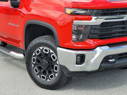 Used 2025 Chevrolet Silverado 3500 LT AWD/4WD image 3