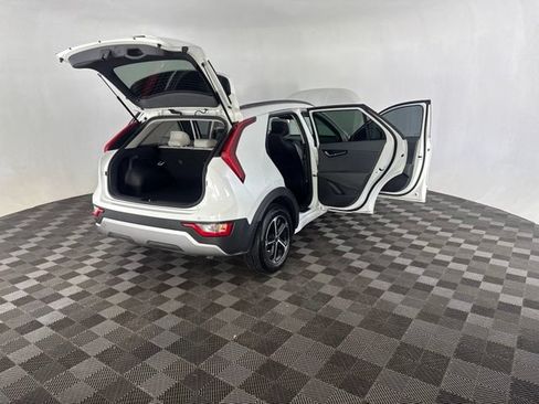 Certified 2025 Kia Niro EX FWD image 16