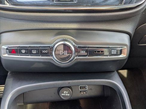 Used 2022 Volvo XC40 T4 R-Design w/ Protection Package Premier image 15