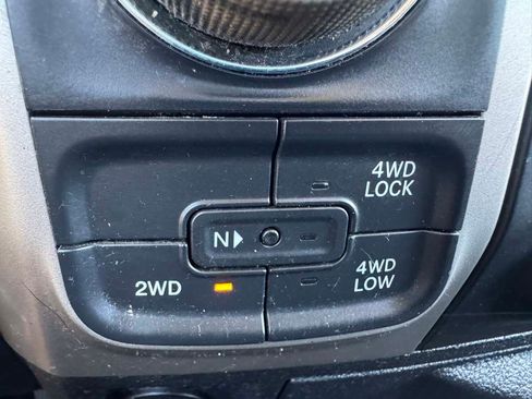 Used 2017 RAM 1500 Classic SLT AWD/4WD image 29