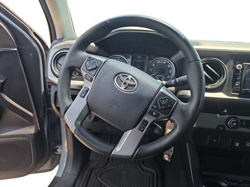 Used 2019 Toyota Tacoma SR5 RWD image 14