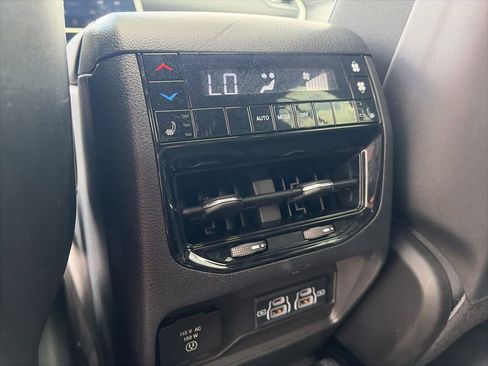 Used 2024 Jeep Grand Cherokee L Limited w/ Luxury Tech Group II image 28