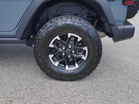 Used 2025 Jeep Wrangler Unlimited Rubicon AWD/4WD image 13