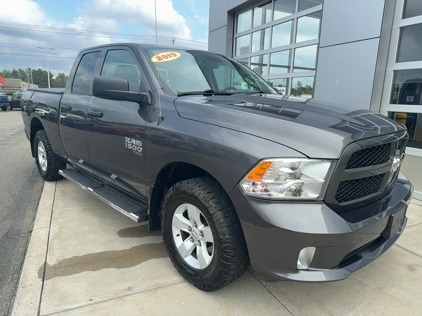 Used 2019 RAM 1500 Express AWD/4WD image 1