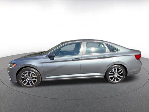 Used 2025 Volkswagen Jetta SE image 9