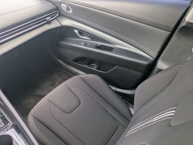 Used 2024 Hyundai Elantra SEL w/ Convenience Package FWD image 16