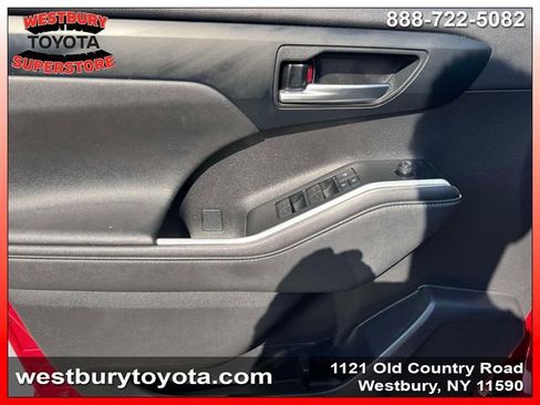 Used 2021 Toyota Highlander XLE AWD/4WD image 20