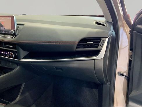 Used 2025 Nissan Rogue SV AWD/4WD image 18