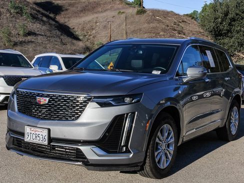 Used 2025 Cadillac XT6 Luxury image 3