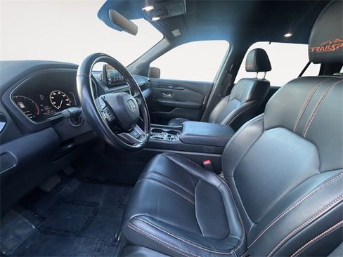 Used 2023 Honda Pilot TrailSport image 9