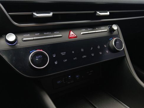 Certified 2025 Hyundai Sonata Limited image 18