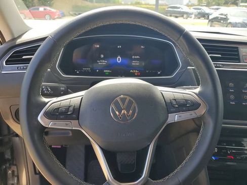 Used 2023 Volkswagen Tiguan SE FWD image 16