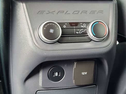 Used 2025 Ford Explorer Active RWD image 19