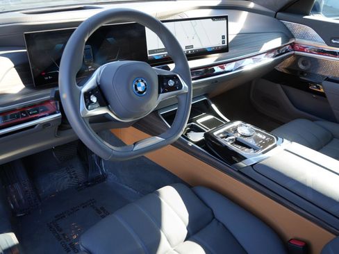 Used 2025 BMW i7 xDrive60 w/ Executive Package image 10